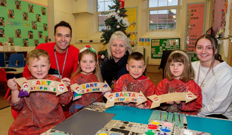 Ysgol Gymraeg Gwenllian Santa Signs 